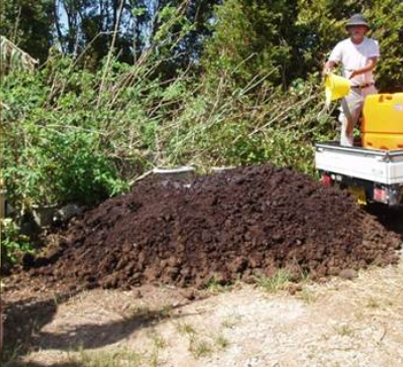 施肥・EM液散布の様子