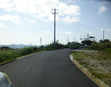 県道84から左折する坂道